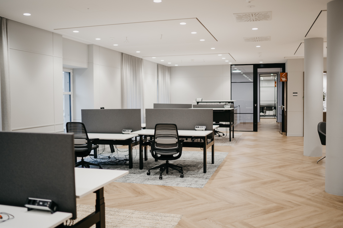 Collab Space Desks